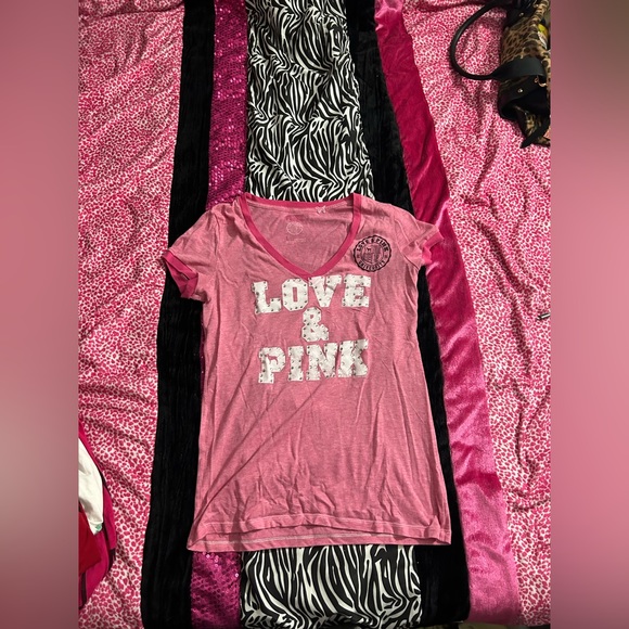 Pink Vs T shirt - Picture 1 of 2